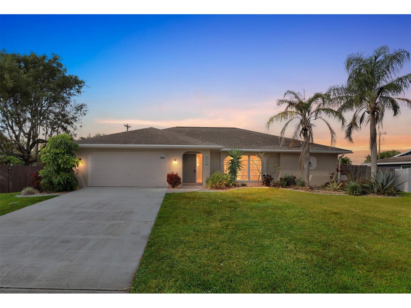 3902 SE 2nd Place Cape Coral FL 33904 A4674405 image1