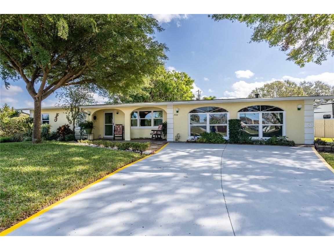 3903 Cape Vista Drive Bradenton FL 34209 A4557101 image1