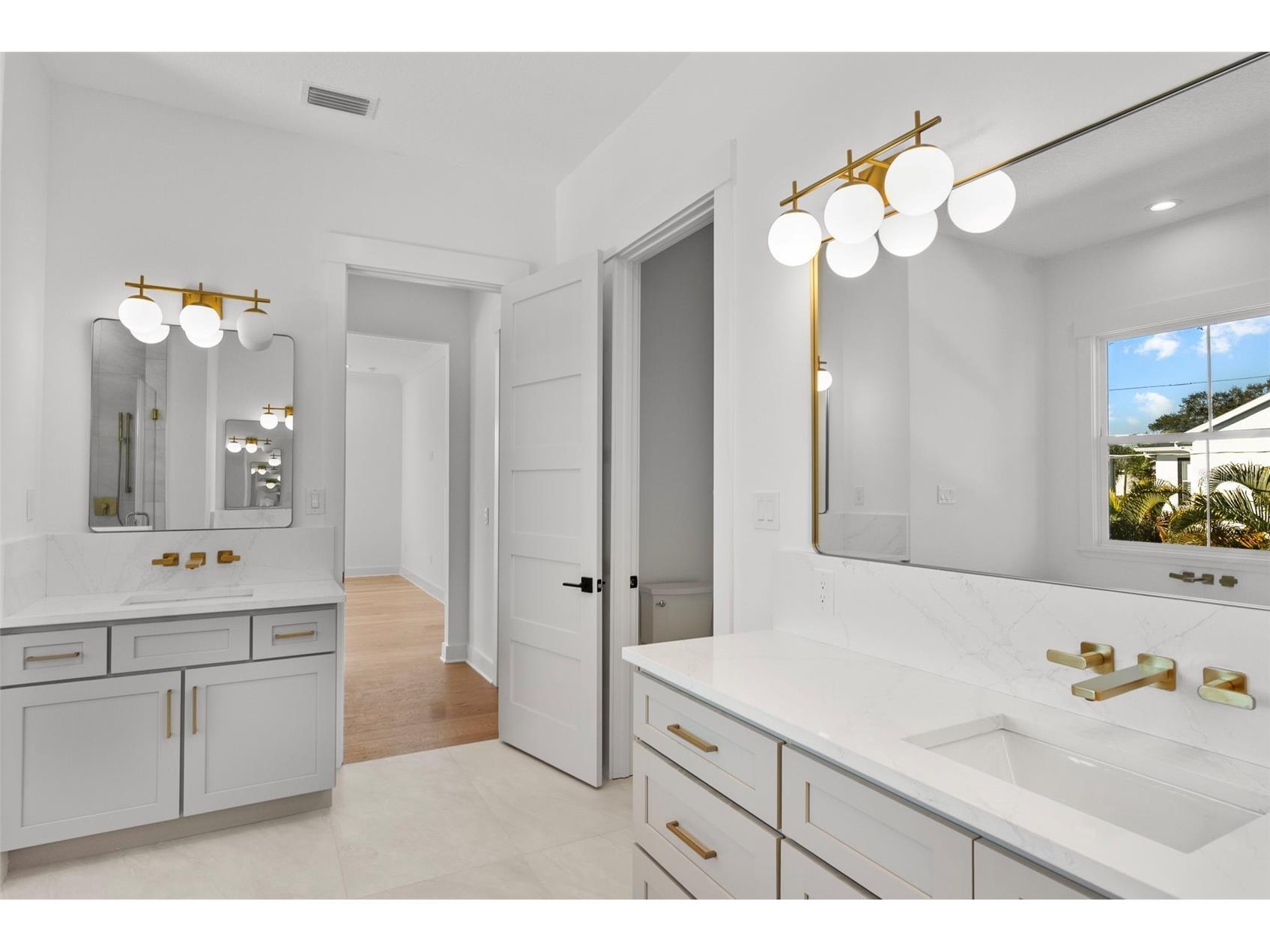 3904 Greenwood Drive Tampa FL 33611 TB8475267 image28