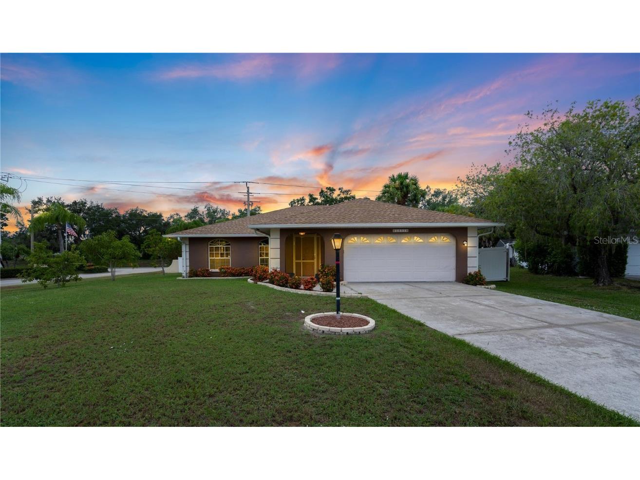 3905 57th Drive E Bradenton FL 34203 A4579079 image1