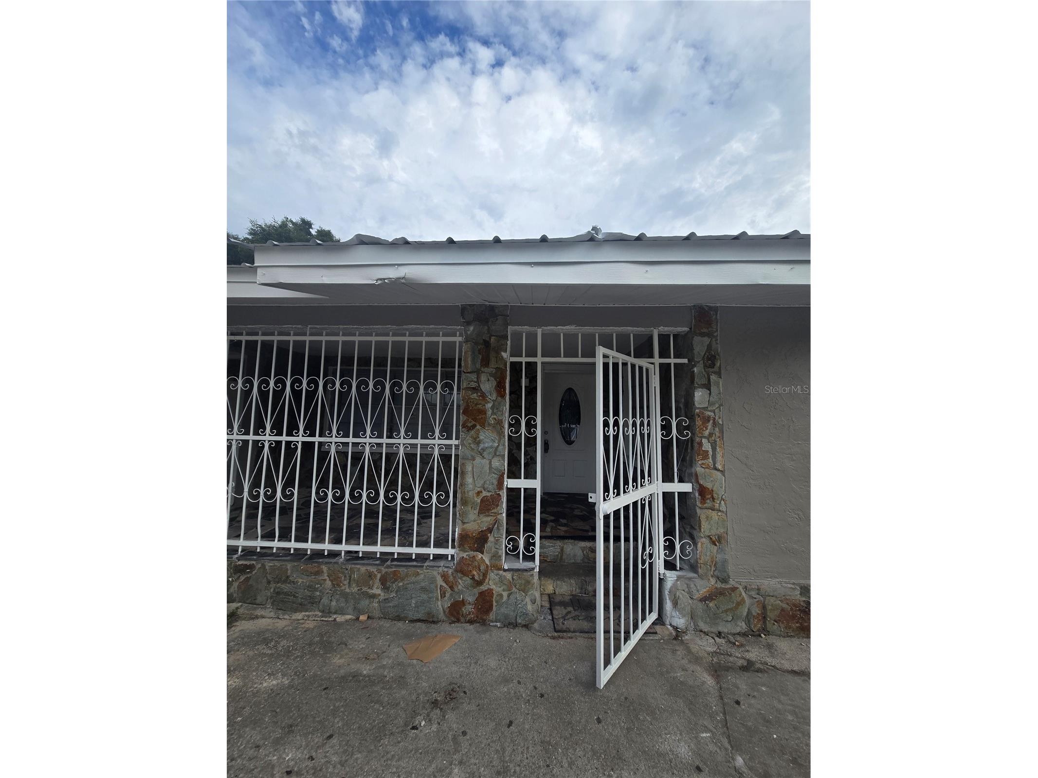 3905 E Osborne Avenue Tampa FL 33610 TB8515407 image1