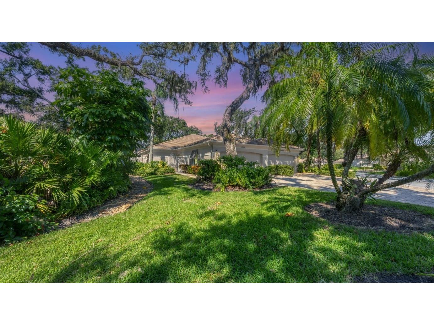 3905 Oakley Greene #24 Sarasota FL 34235 A4626555 image1