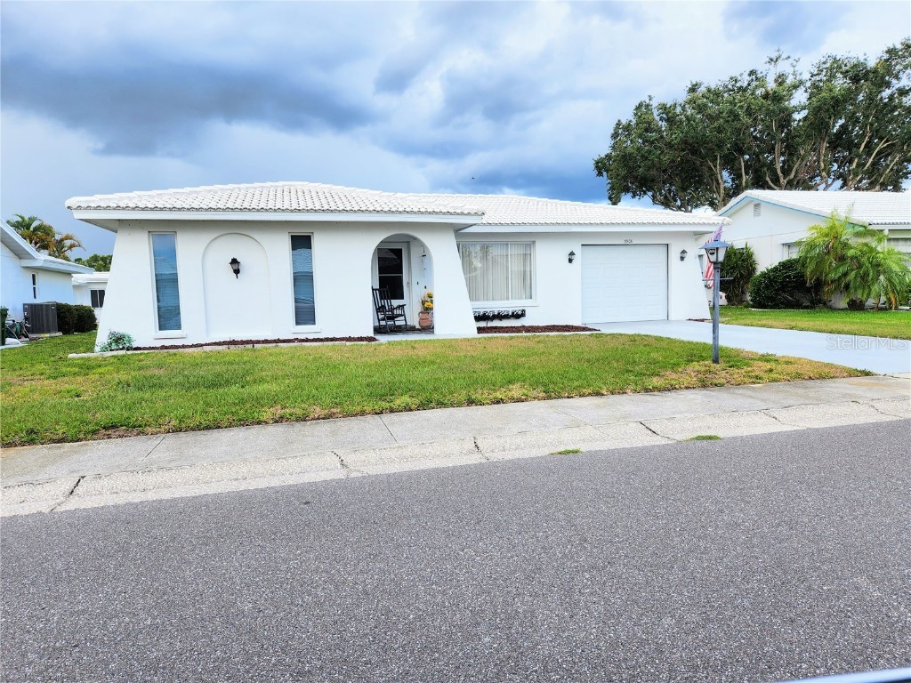 3906 Chinaberry Road Bradenton FL 34208 A4571651 image1