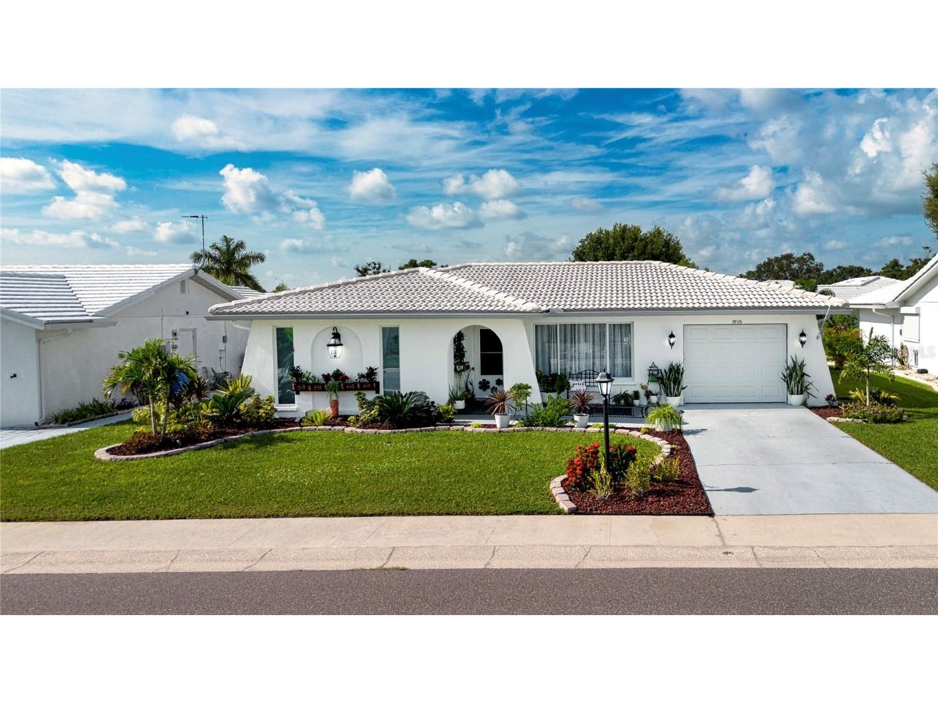 3906 Chinaberry Road Bradenton FL 34208 - BRADEN RIVER VIEW IN COMMUNITY A4660680 image1