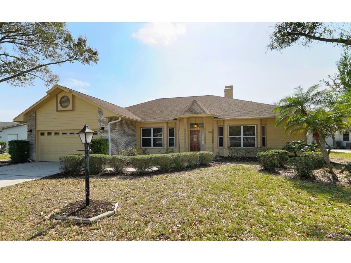 3908 57th Drive E Bradenton FL 34203 A4614664 image1