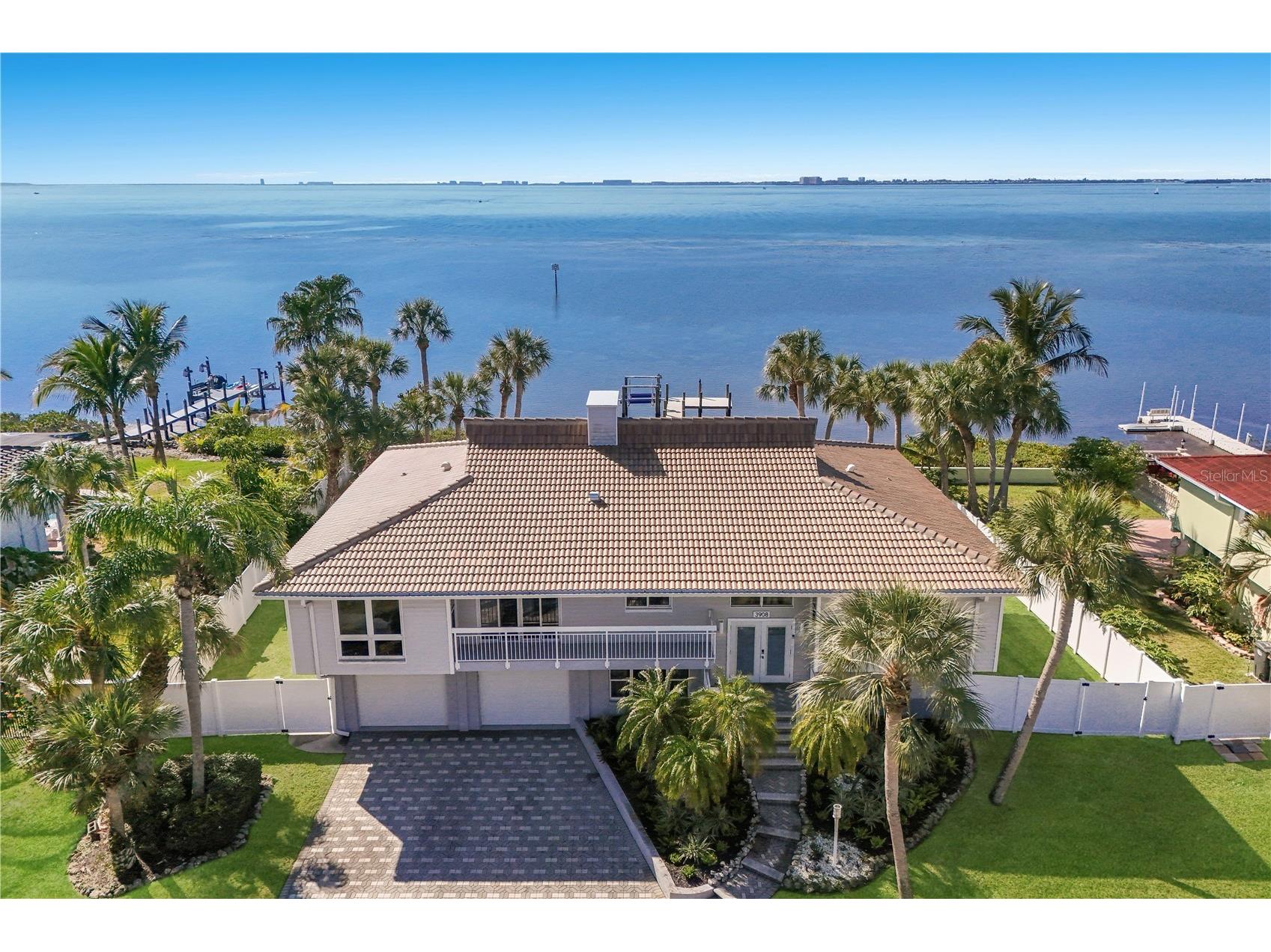 3908 Bayside Drive Bradenton FL 34210 A4682804 image1