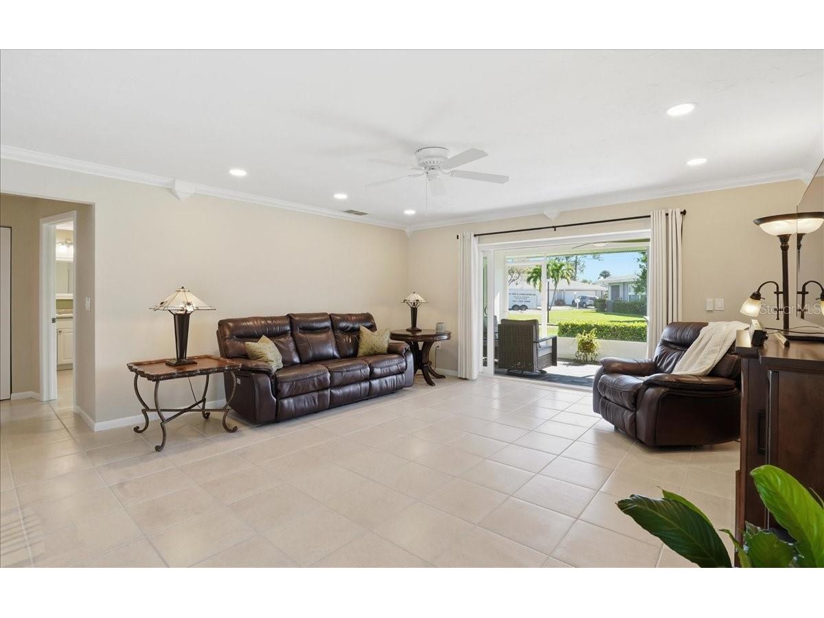 3908 Center Gate Circle #27 Sarasota FL 34233 A4677107 image10