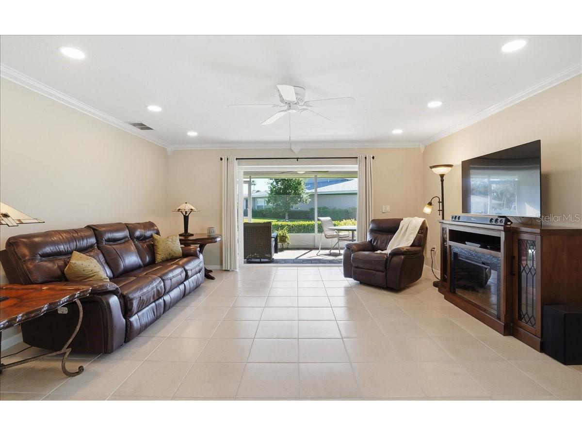 3908 Center Gate Circle #27 Sarasota FL 34233 A4677107 image11