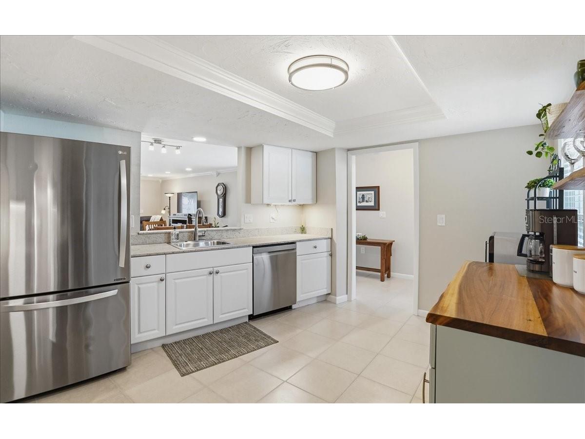 3908 Center Gate Circle #27 Sarasota FL 34233 A4677107 image14