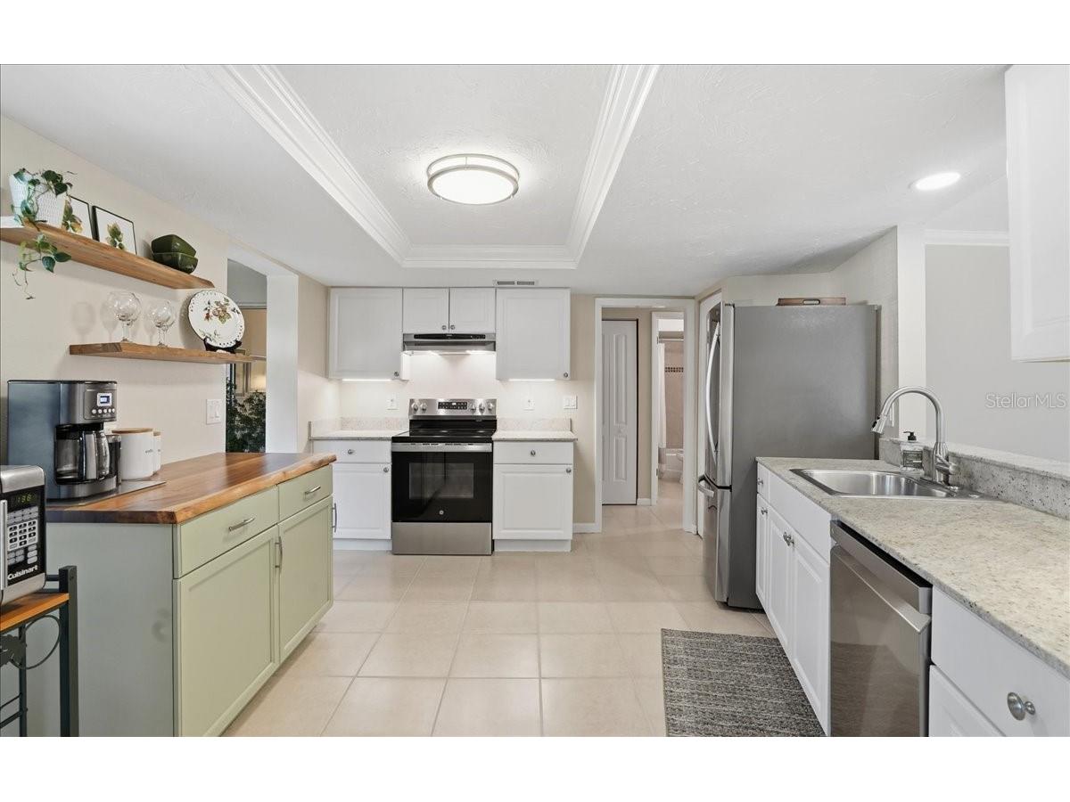 3908 Center Gate Circle #27 Sarasota FL 34233 A4677107 image15