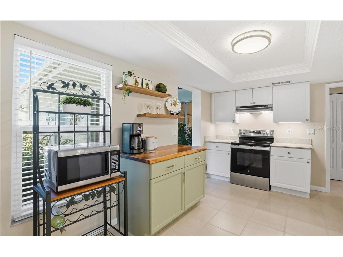 3908 Center Gate Circle #27 Sarasota FL 34233 A4677107 image16