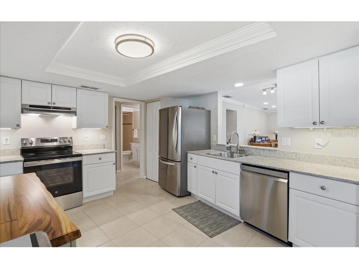 3908 Center Gate Circle #27 Sarasota FL 34233 A4677107 image17