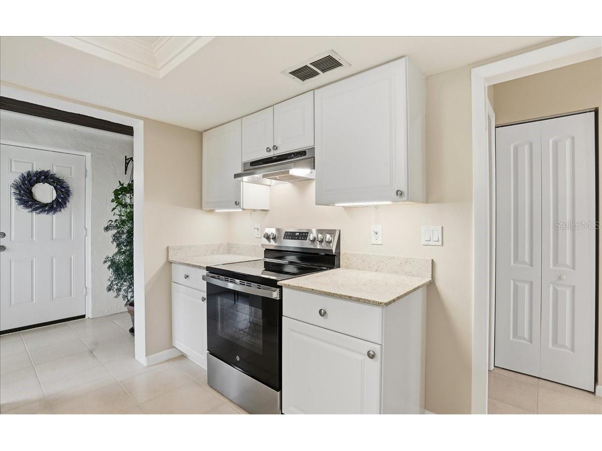 3908 Center Gate Circle #27 Sarasota FL 34233 A4677107 image18