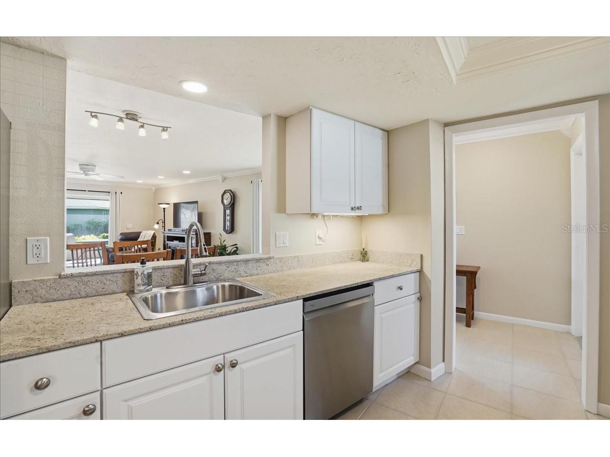 3908 Center Gate Circle #27 Sarasota FL 34233 A4677107 image19