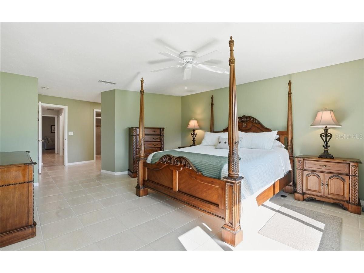 3908 Center Gate Circle #27 Sarasota FL 34233 A4677107 image22