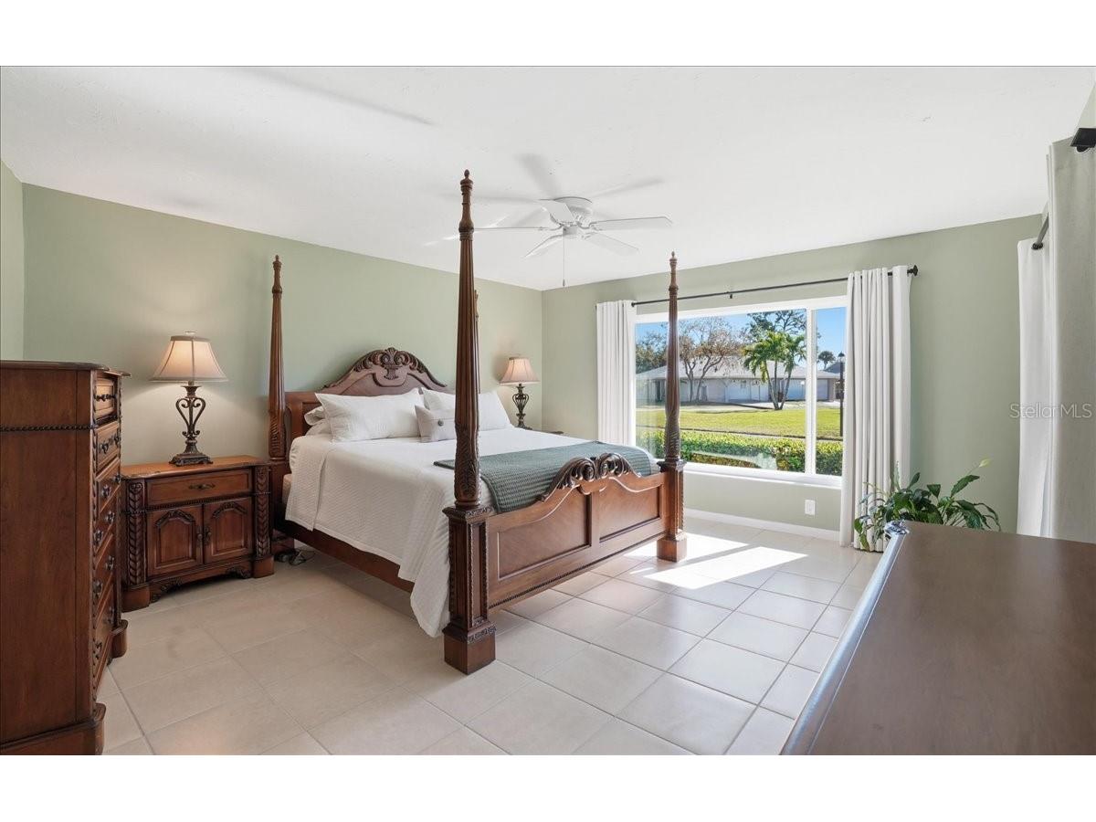 3908 Center Gate Circle #27 Sarasota FL 34233 A4677107 image23