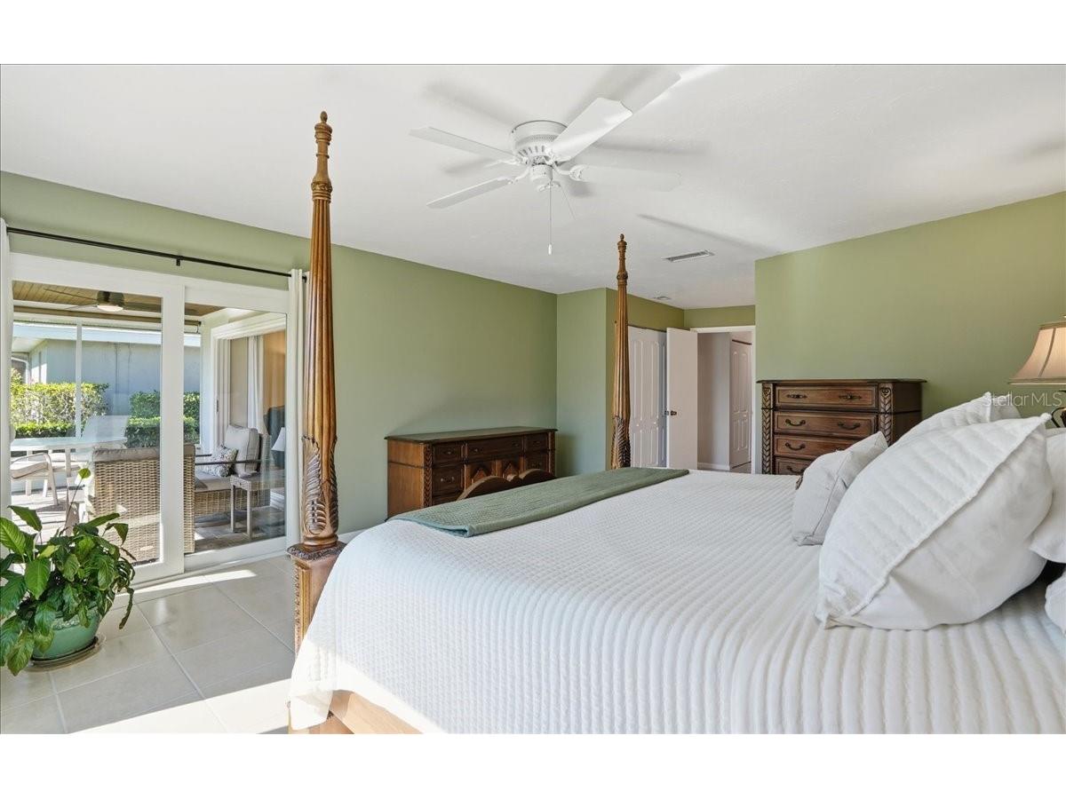 3908 Center Gate Circle #27 Sarasota FL 34233 A4677107 image24