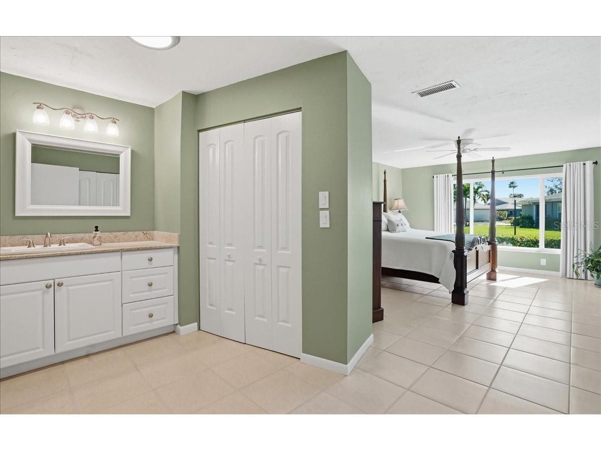 3908 Center Gate Circle #27 Sarasota FL 34233 A4677107 image26