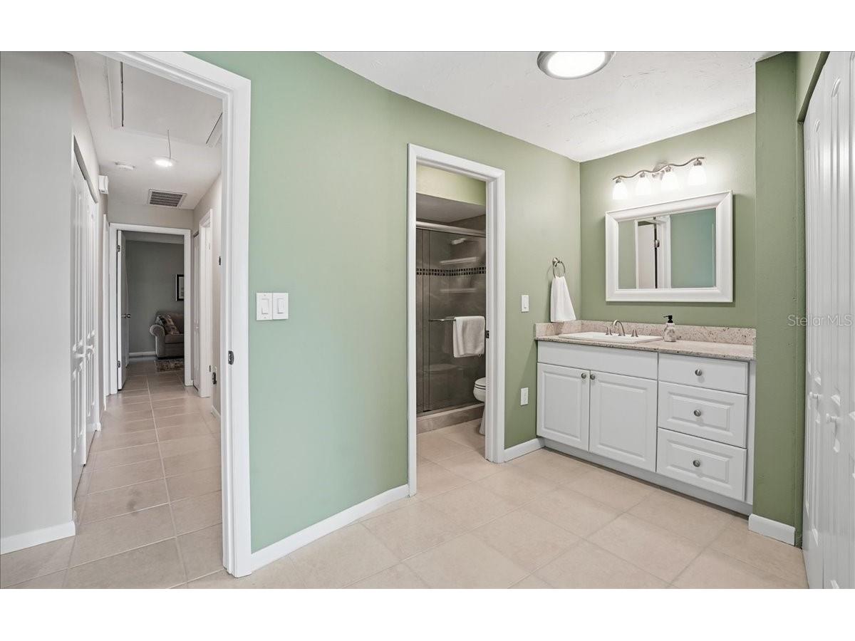 3908 Center Gate Circle #27 Sarasota FL 34233 A4677107 image27