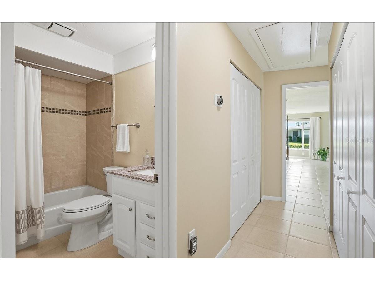 3908 Center Gate Circle #27 Sarasota FL 34233 A4677107 image32