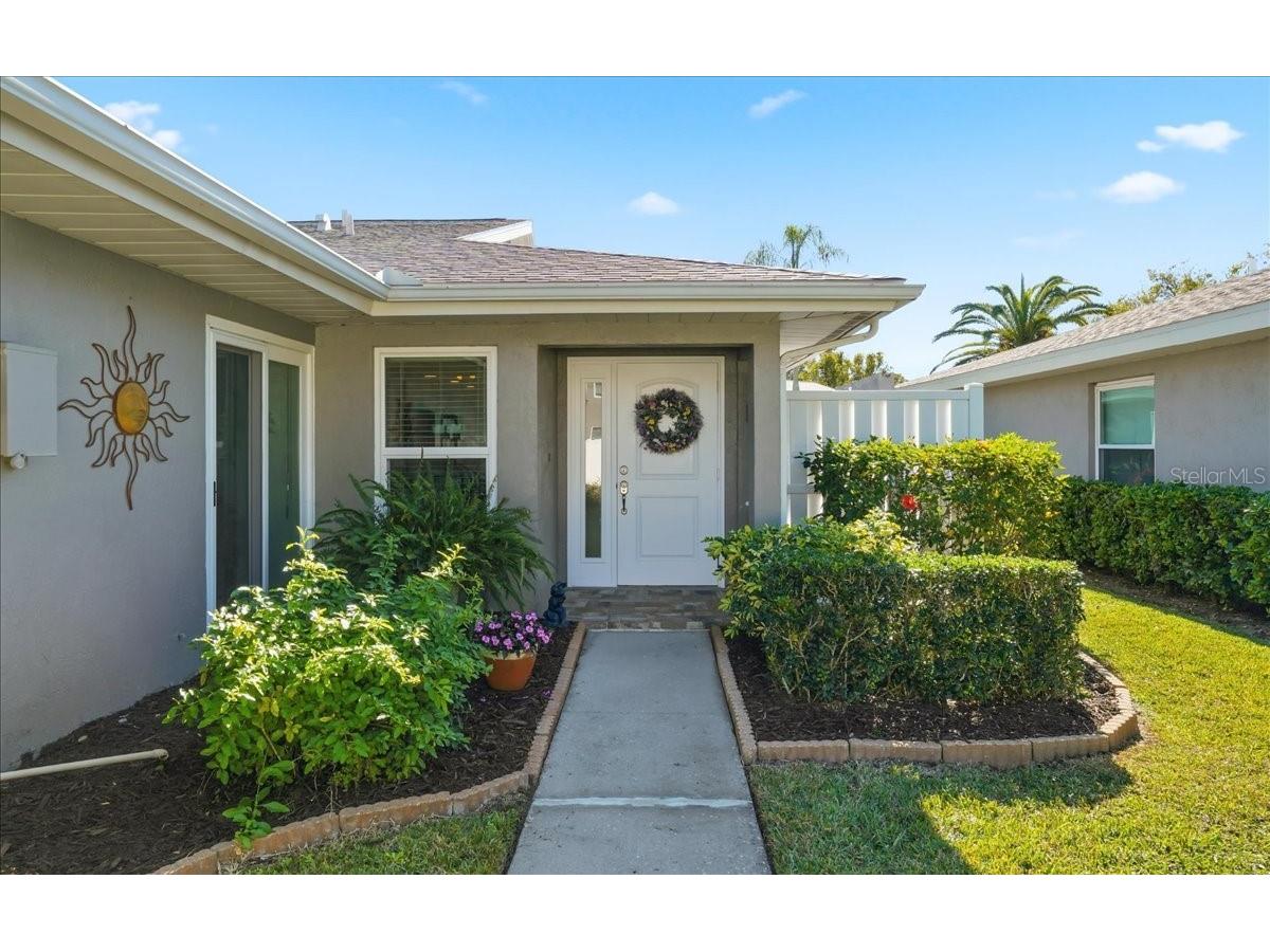 3908 Center Gate Circle #27 Sarasota FL 34233 A4677107 image4