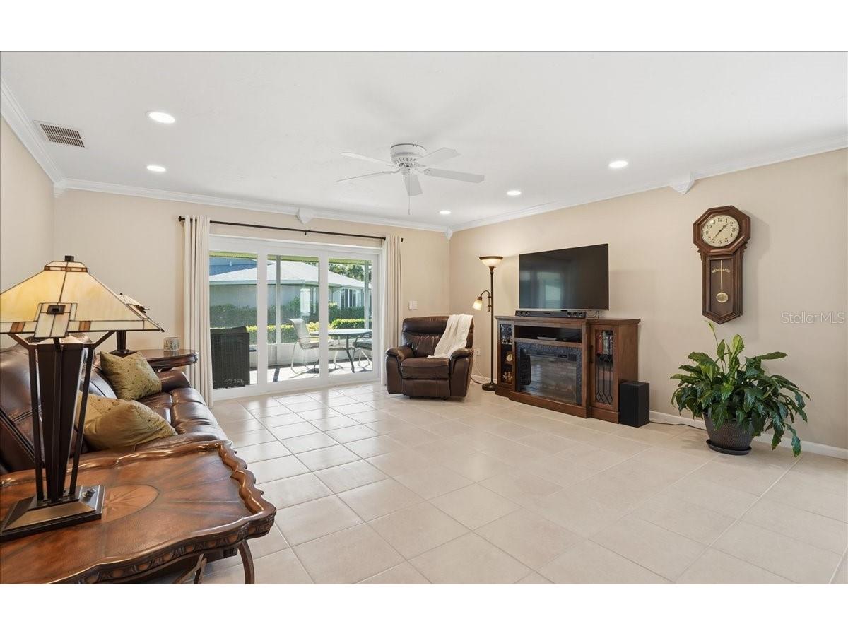 3908 Center Gate Circle #27 Sarasota FL 34233 A4677107 image7