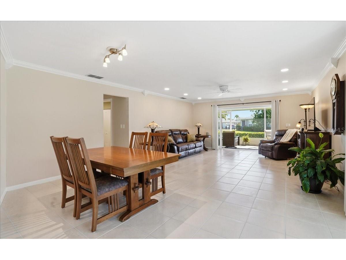 3908 Center Gate Circle #27 Sarasota FL 34233 A4677107 image8