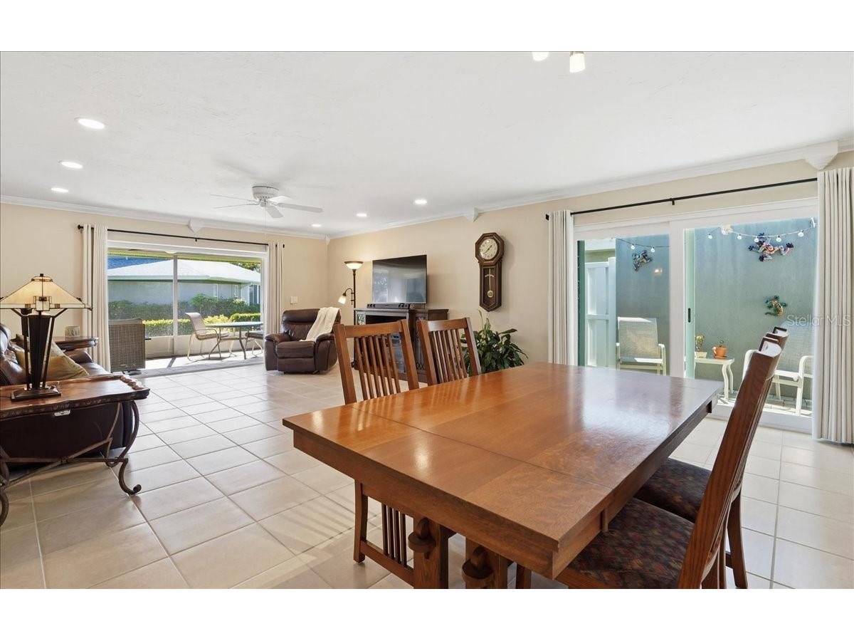 3908 Center Gate Circle #27 Sarasota FL 34233 A4677107 image9