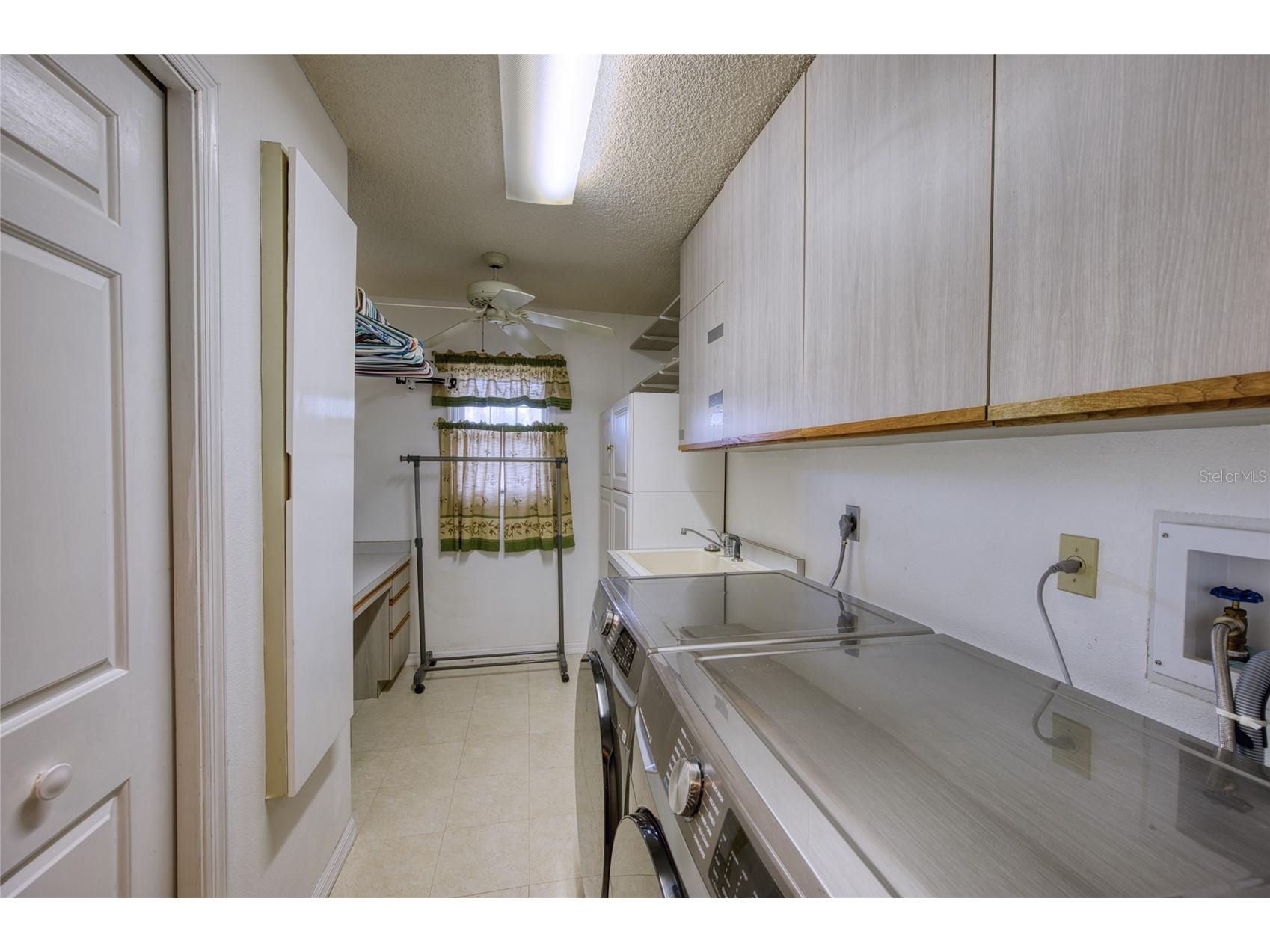 3908 Oak Grove Drive Sarasota FL 34243 A4680171 image12