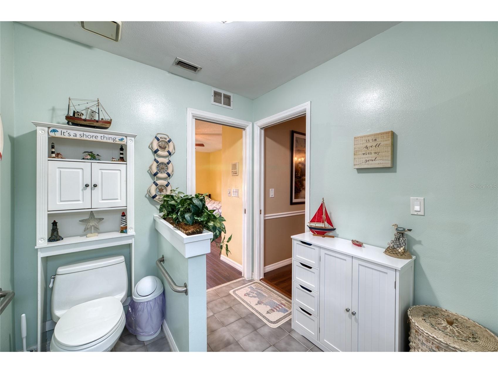 3908 Oak Grove Drive Sarasota FL 34243 A4680171 image16