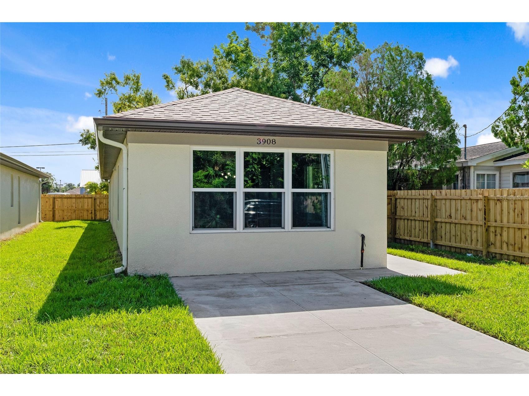 3908 Walnut Avenue Sarasota FL 34234 A4663336 image1