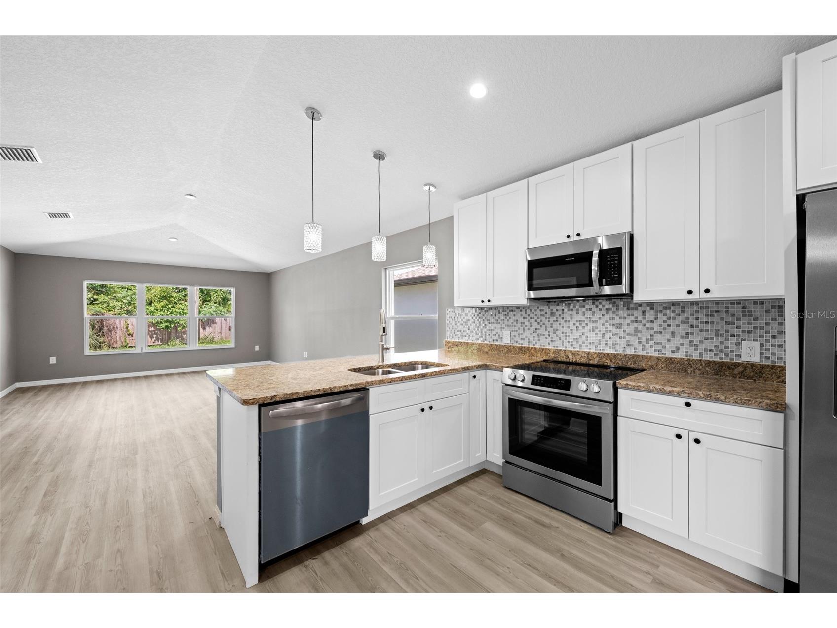 3908 Walnut Avenue Sarasota FL 34234 A4663336 image11