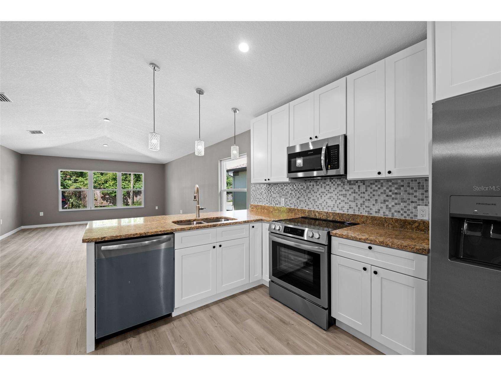 3908 Walnut Avenue Sarasota FL 34234 A4663336 image12