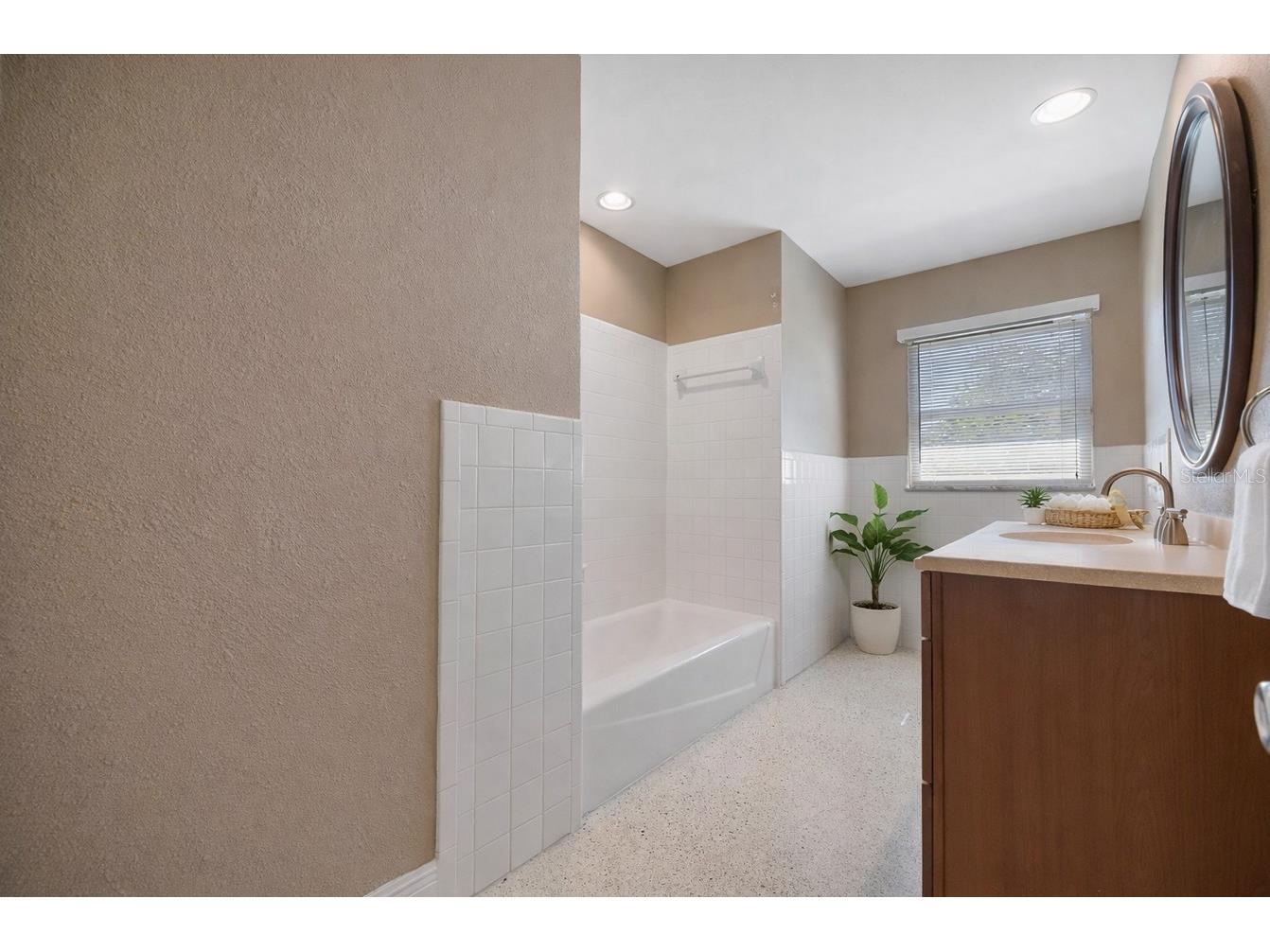 3909 Hudson Lane Tampa FL 33618 TB8474582 image38