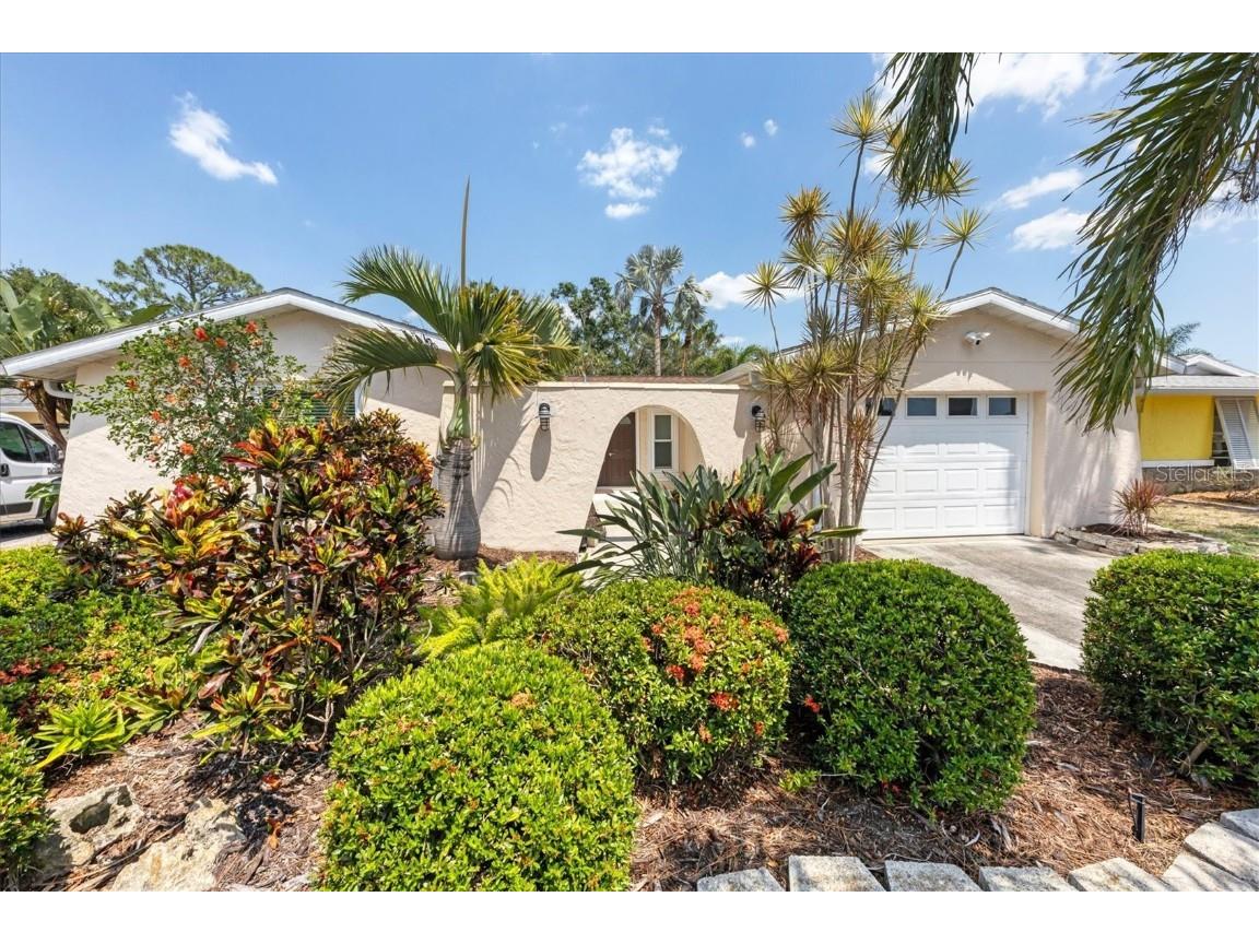 3909 Maverick Avenue Sarasota FL 34233 A4569389 image1