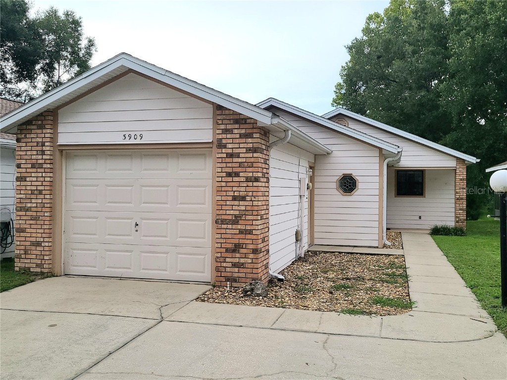 3909 NE 22nd Lane Ocala FL 34470 OM660143 image1