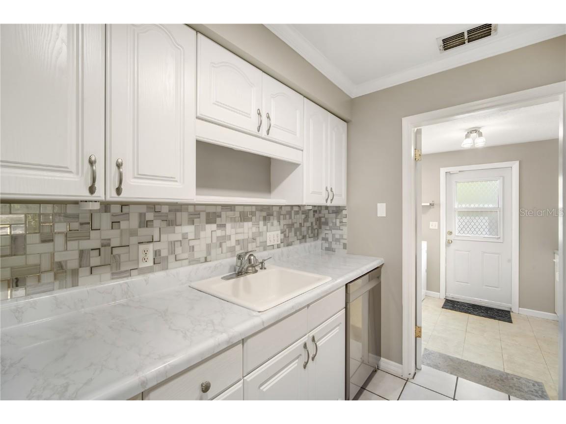 3909 W Iowa Avenue Tampa FL 33616 TB8454970 image9