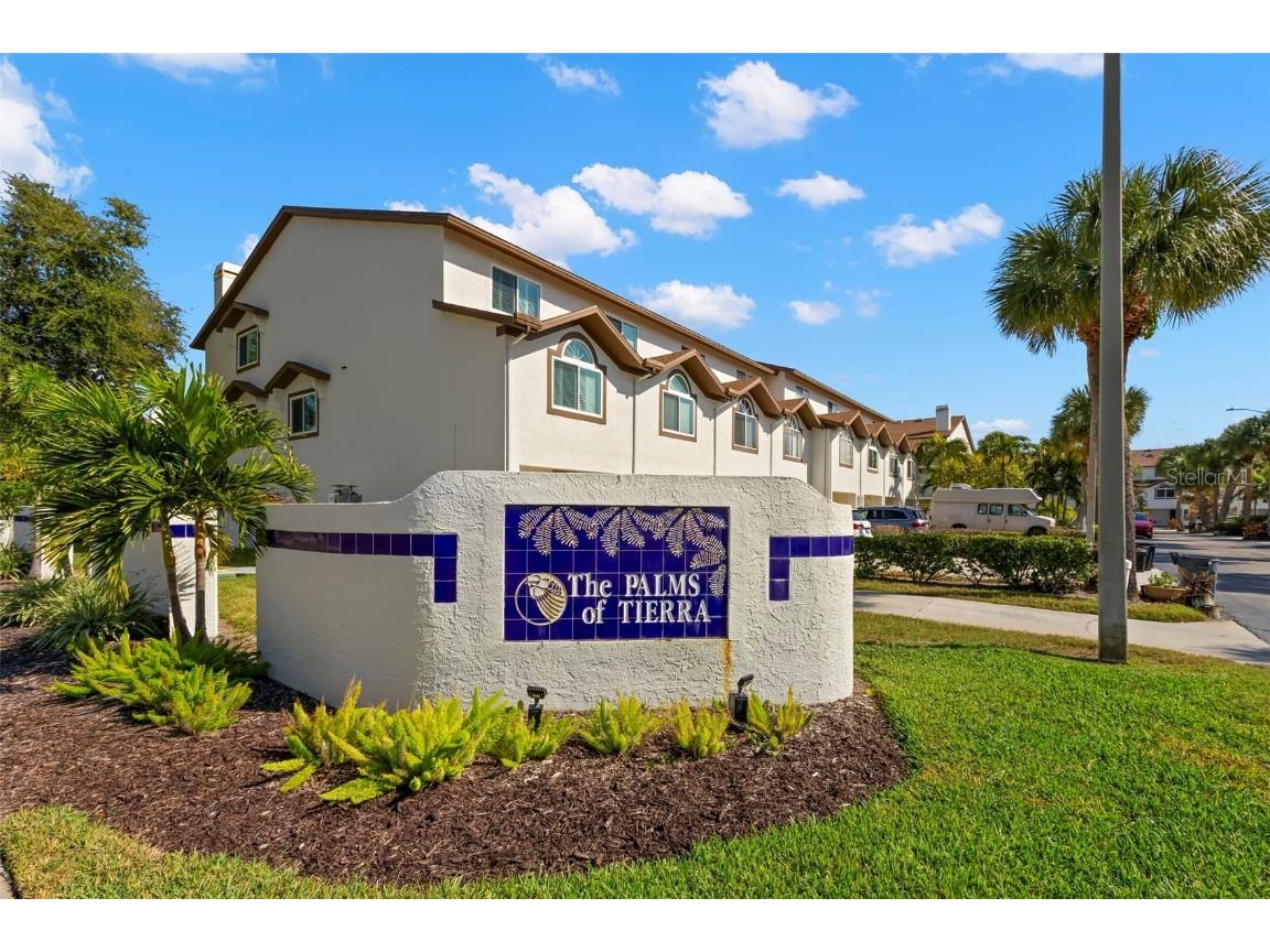 391 Madeira Circle Tierra Verde FL 33715 TB8450232 image1