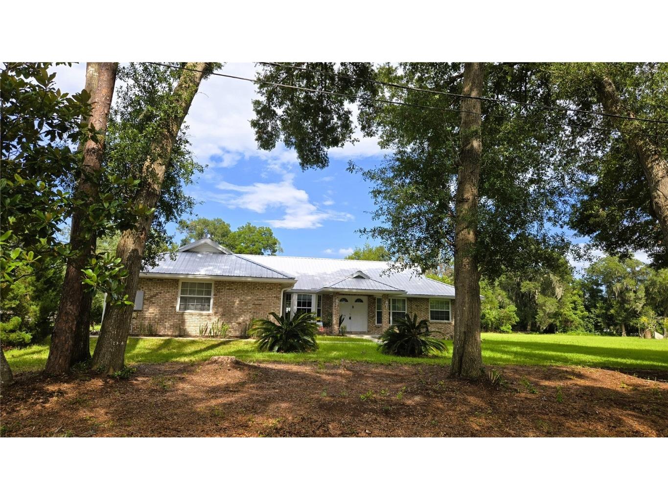 391 N High Street Lake Helen FL 32744 V4944177 image1