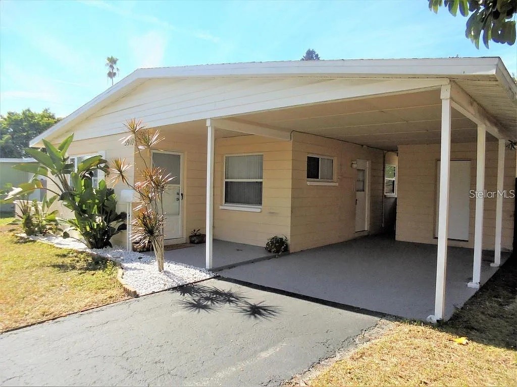 3910 Helena Street NE Saint Petersburg FL 33703 U8215751 image1