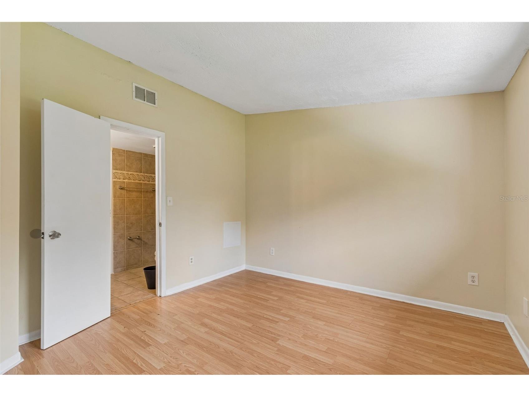 3911 Oak Limb Court Tampa FL 33614 TB8529951 image11