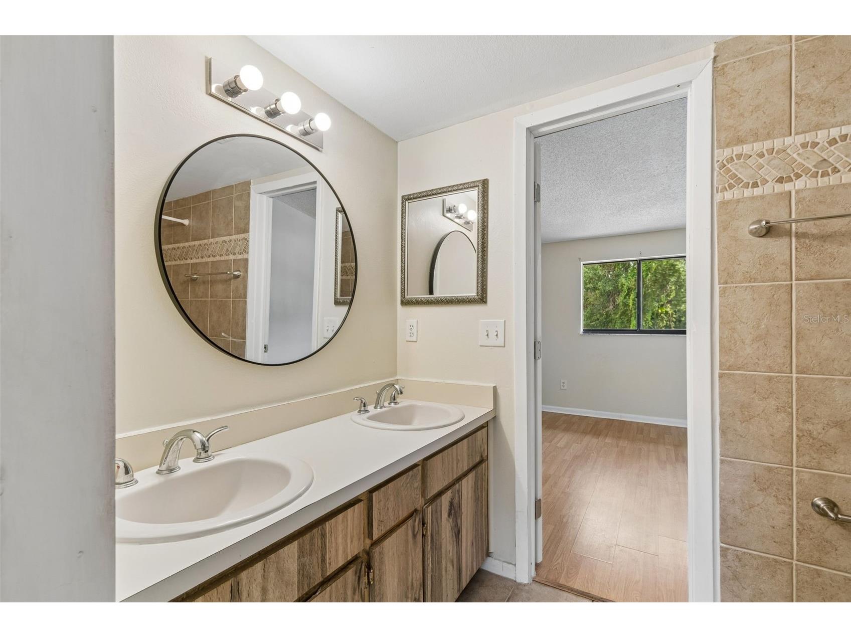 3911 Oak Limb Court Tampa FL 33614 TB8529951 image14