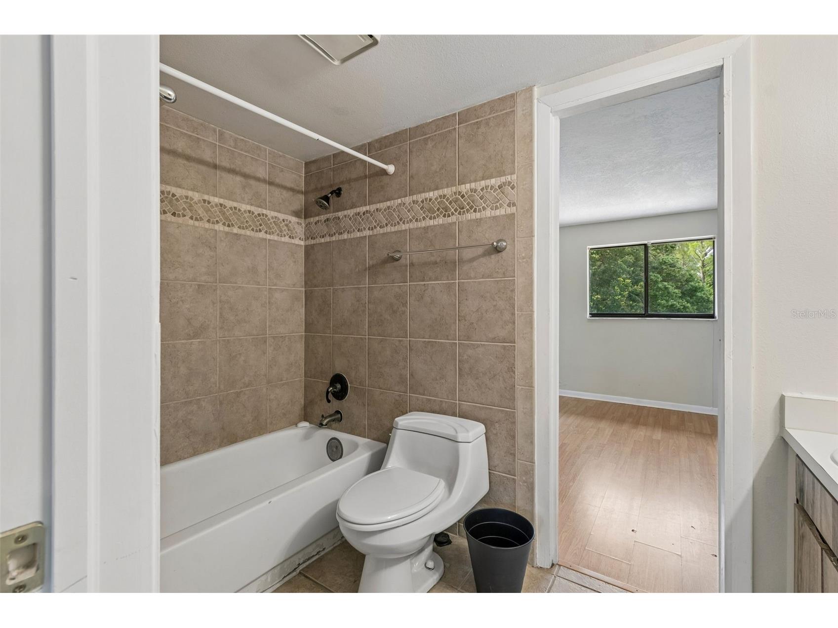 3911 Oak Limb Court Tampa FL 33614 TB8529951 image17