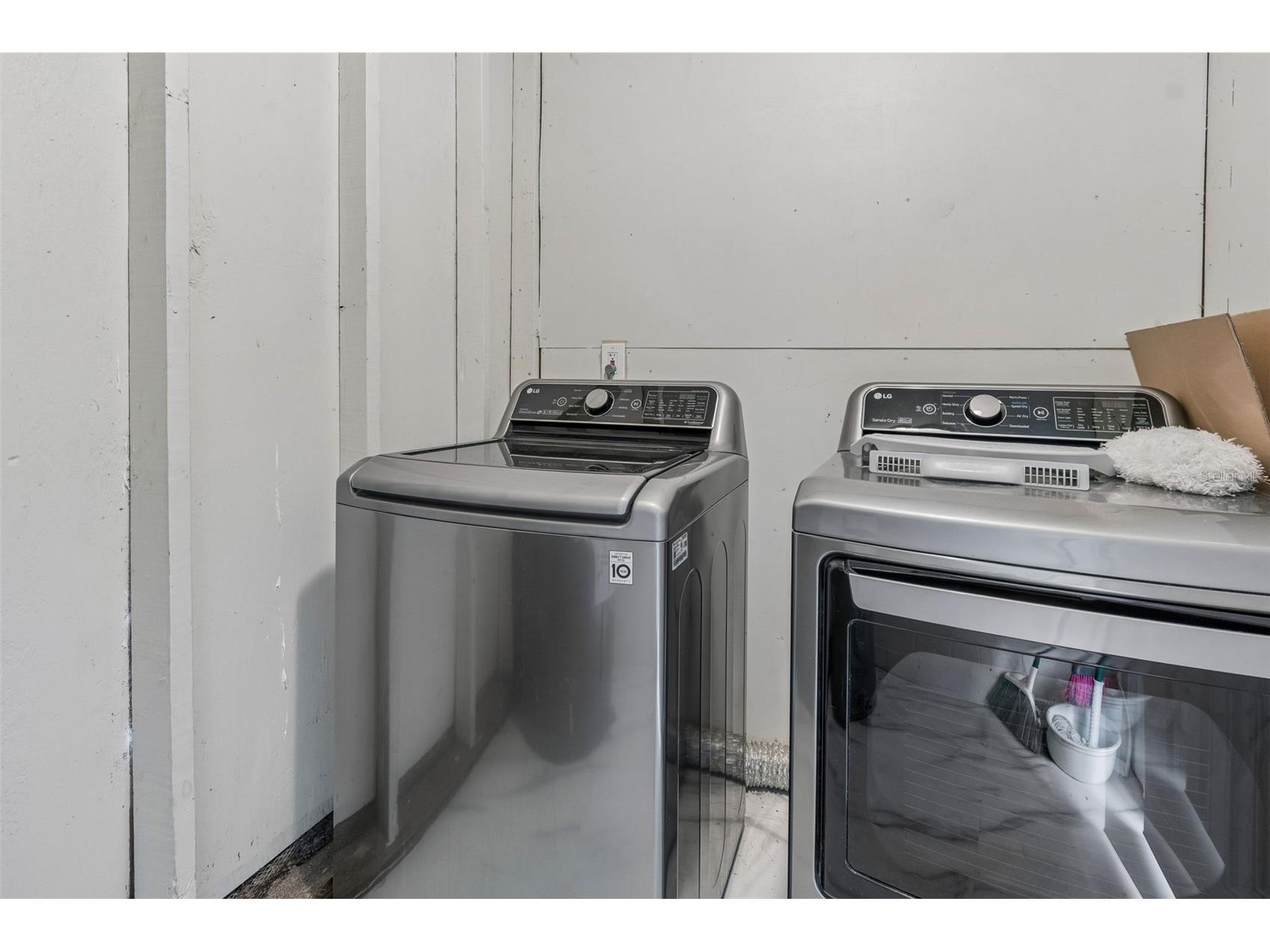 3911 Oak Limb Court Tampa FL 33614 TB8529951 image18