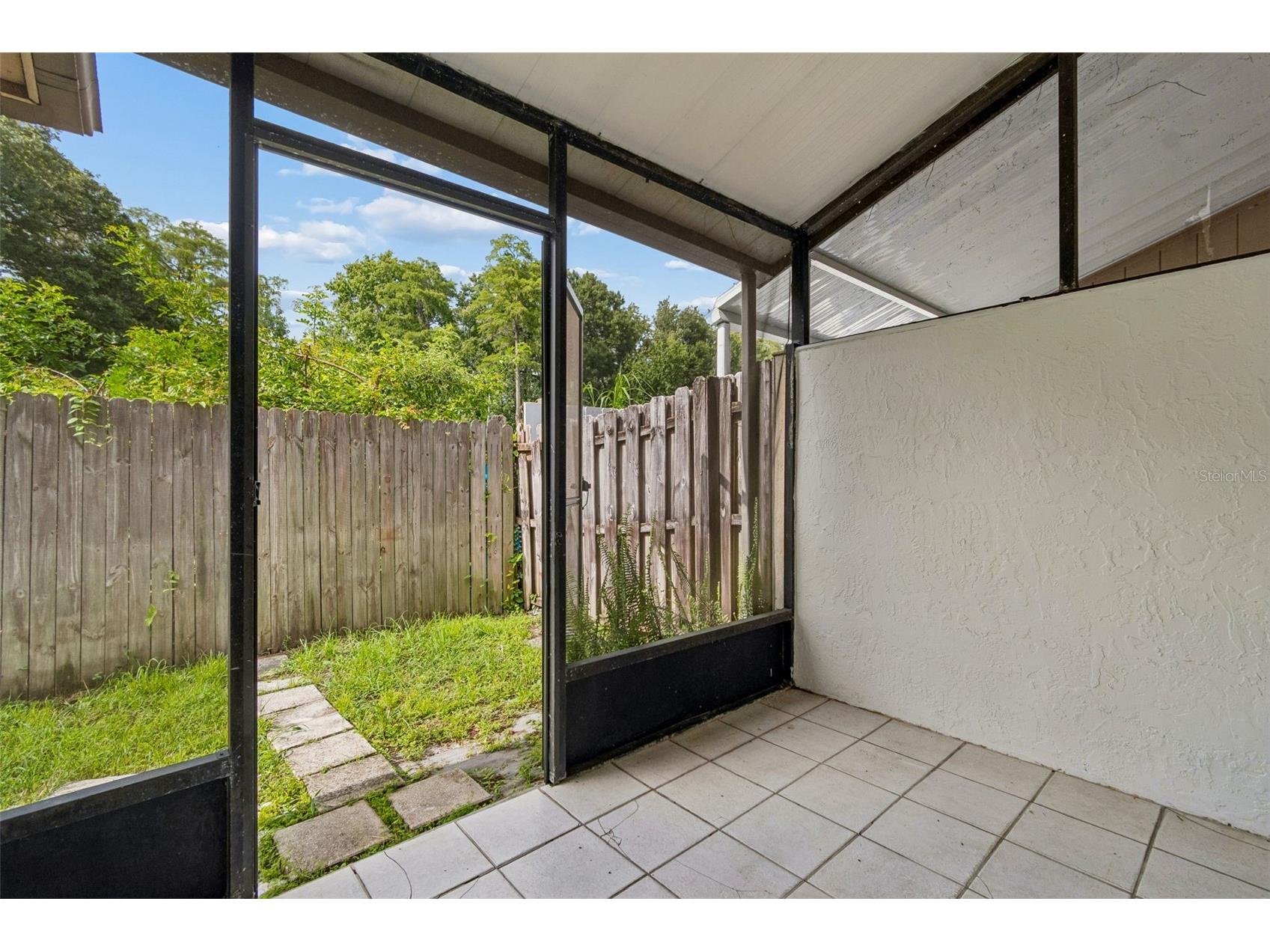3911 Oak Limb Court Tampa FL 33614 TB8529951 image20