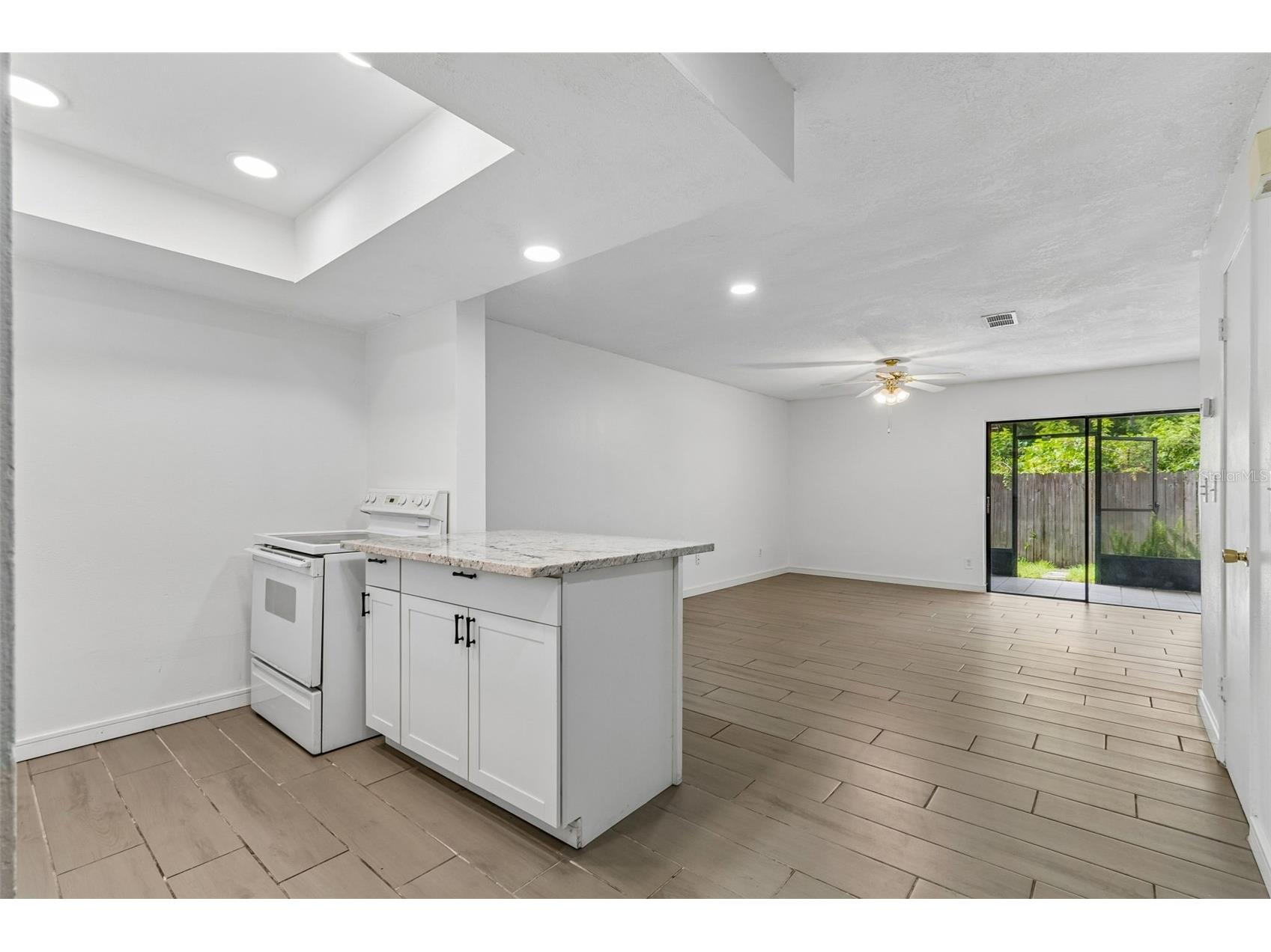3911 Oak Limb Court Tampa FL 33614 TB8529951 image4