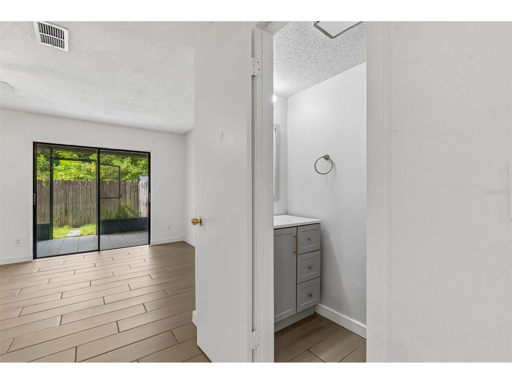 3911 Oak Limb Court Tampa FL 33614 TB8529951 image8