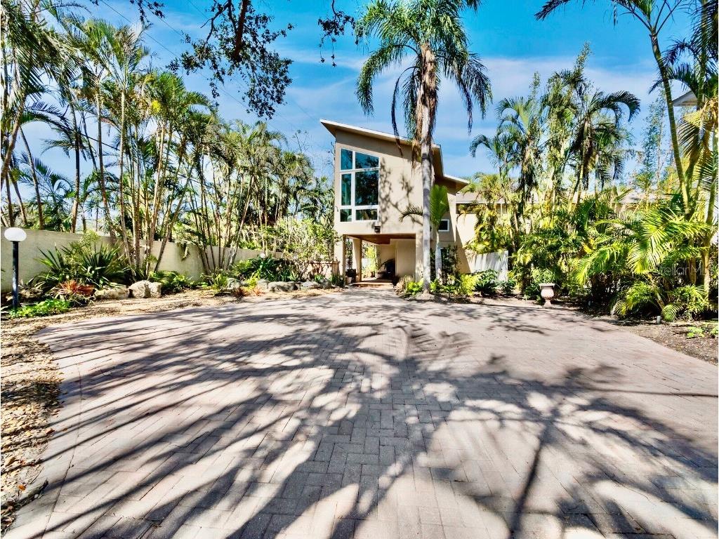 3911 Roberts Point Road Sarasota FL 34242 A4642028 image1