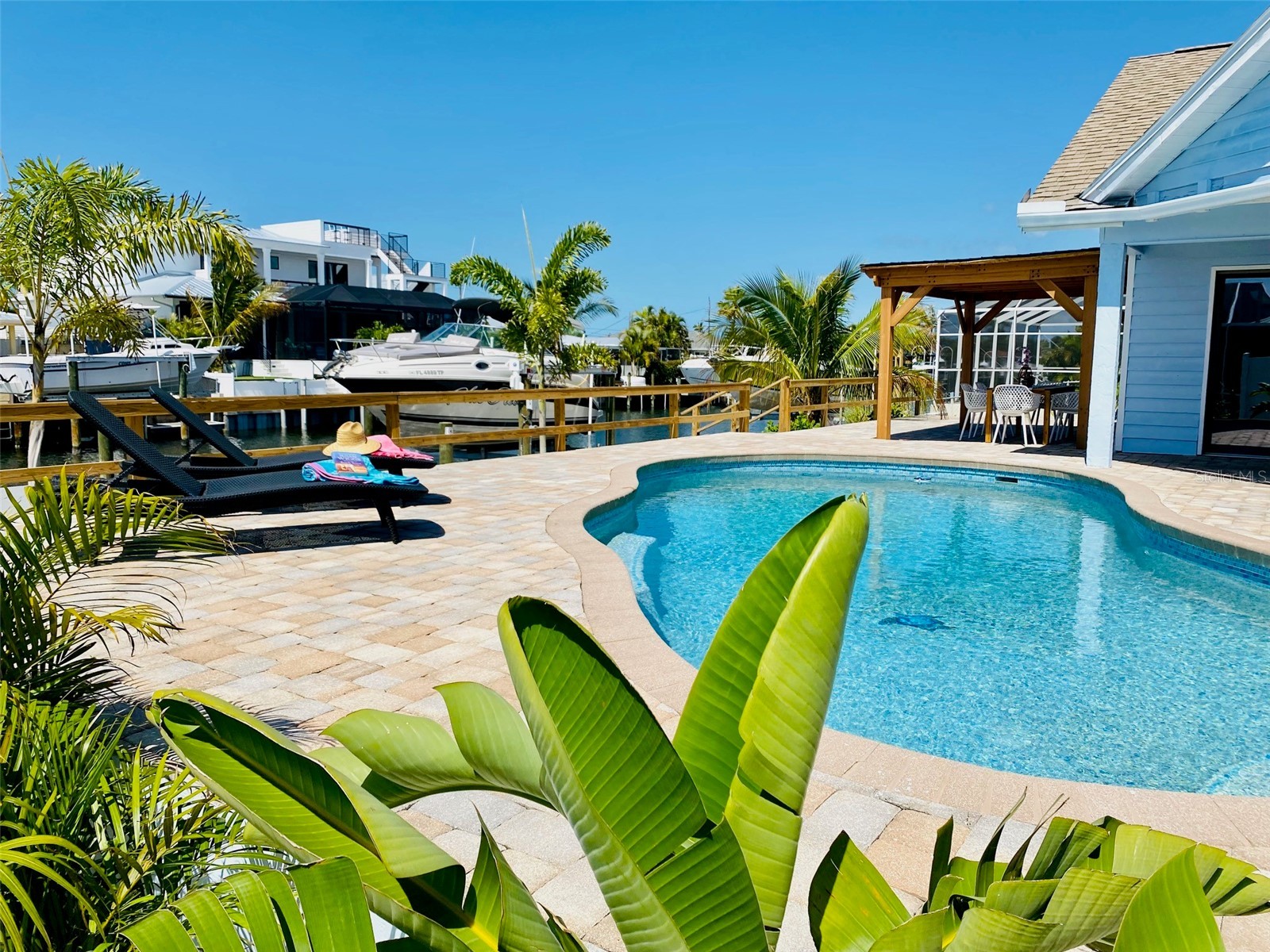 3912 99th Street W Bradenton FL 34210 - CANAL TO PALMA SOLA BAY GULF A4691055 image1