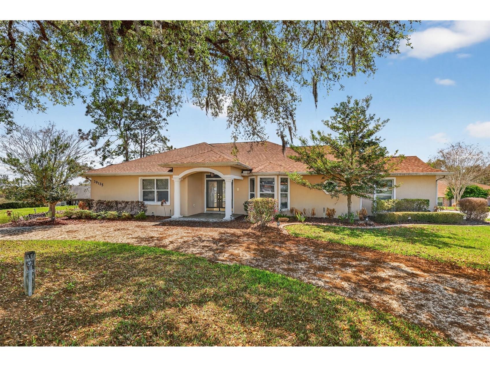 39125 Tacoma Drive Lady Lake FL 32159 - LAKE GRIFFIN G5109495 image1
